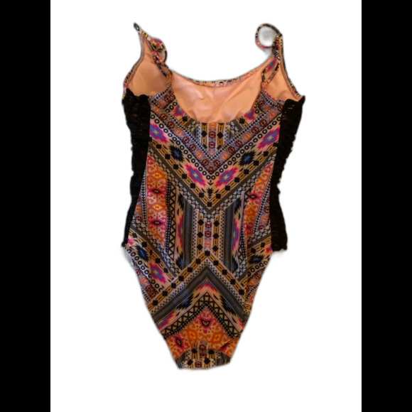 No Boundaries Swimsuit Size Medium Juniors One Piece Boho Crochet Sides Vaca! - Picture 4 of 10